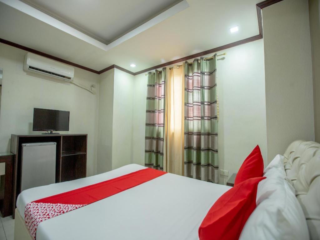 โรงแรมโอโย 700 พีเจ อินน์ อังเฮเลส ภายนอก รูปภาพ