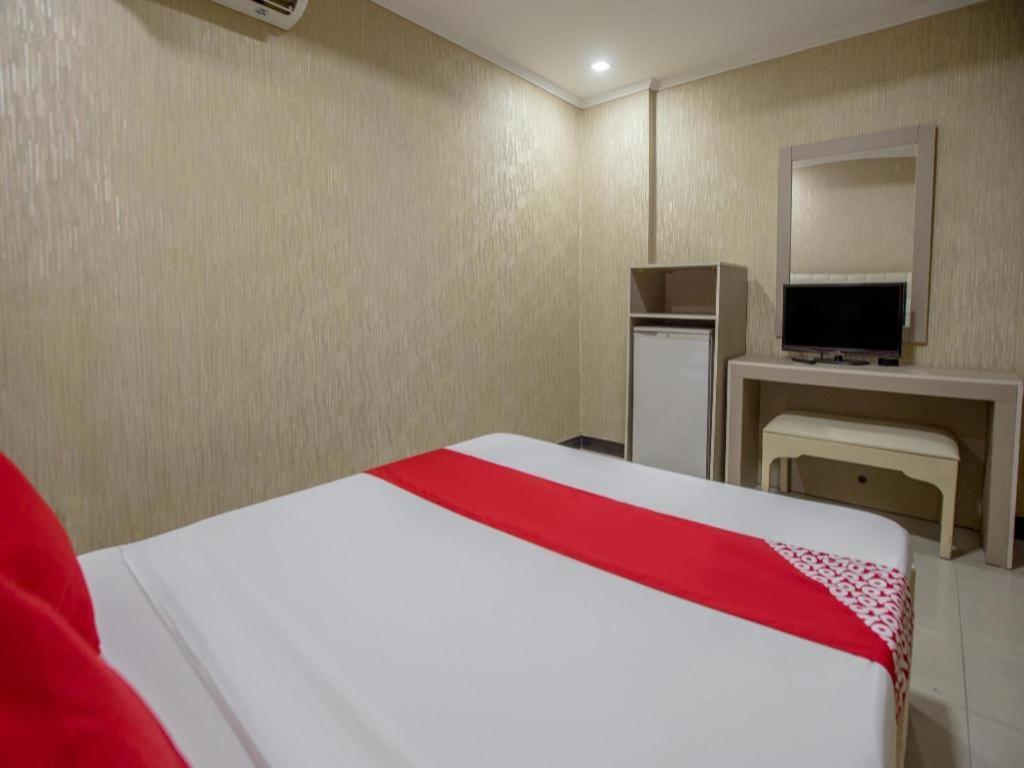 โรงแรมโอโย 700 พีเจ อินน์ อังเฮเลส ภายนอก รูปภาพ