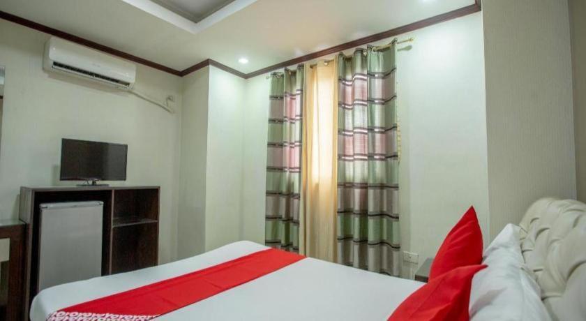 โรงแรมโอโย 700 พีเจ อินน์ อังเฮเลส ภายนอก รูปภาพ