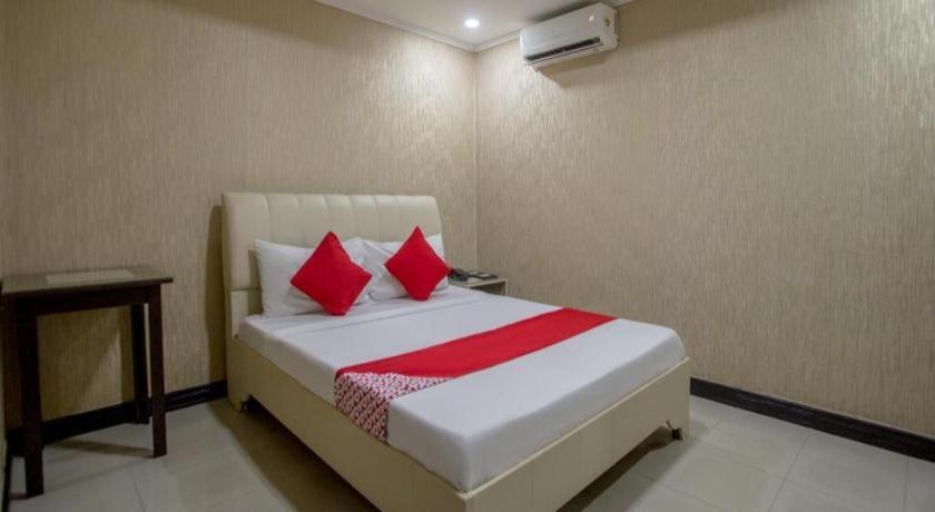 โรงแรมโอโย 700 พีเจ อินน์ อังเฮเลส ภายนอก รูปภาพ