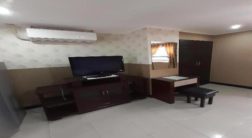โรงแรมโอโย 700 พีเจ อินน์ อังเฮเลส ภายนอก รูปภาพ