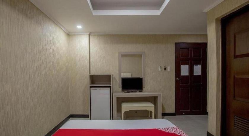 โรงแรมโอโย 700 พีเจ อินน์ อังเฮเลส ภายนอก รูปภาพ