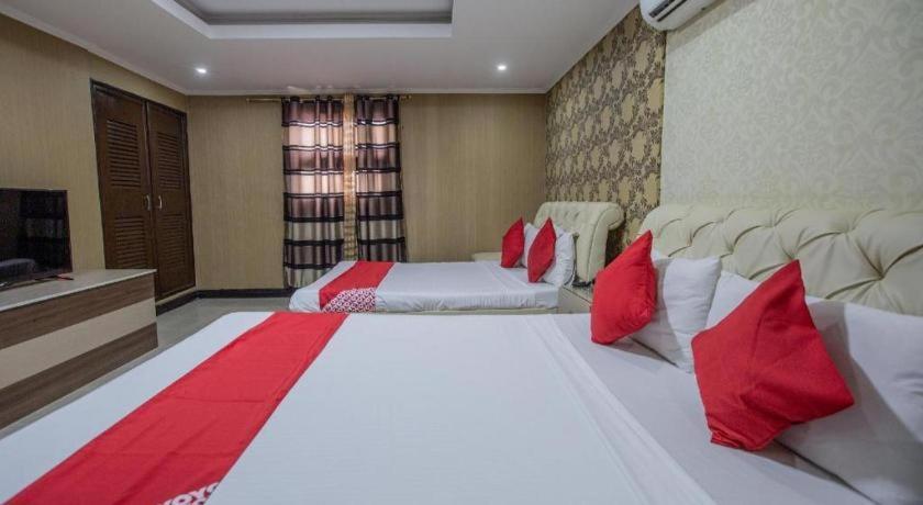 โรงแรมโอโย 700 พีเจ อินน์ อังเฮเลส ภายนอก รูปภาพ