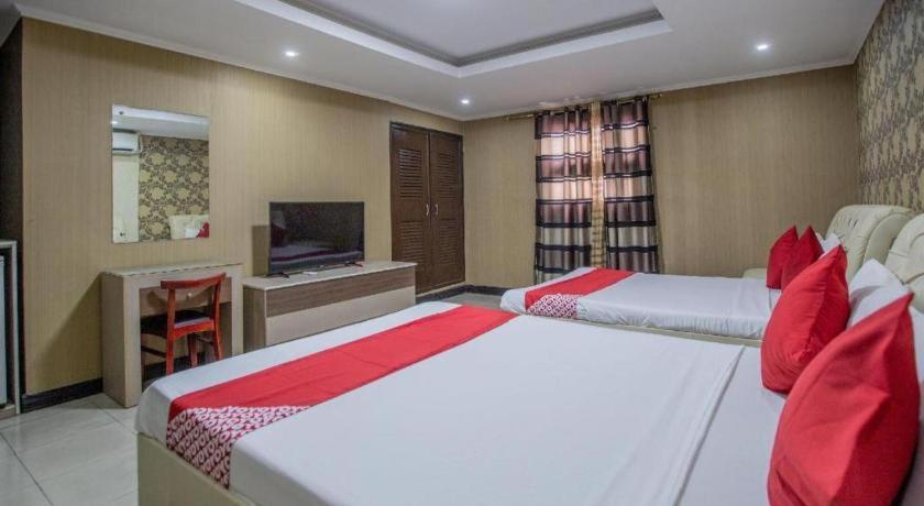 โรงแรมโอโย 700 พีเจ อินน์ อังเฮเลส ภายนอก รูปภาพ