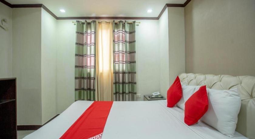 โรงแรมโอโย 700 พีเจ อินน์ อังเฮเลส ภายนอก รูปภาพ