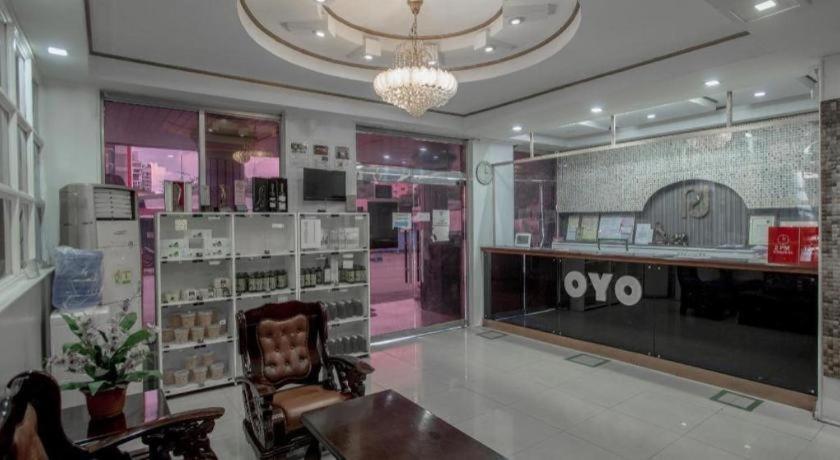 โรงแรมโอโย 700 พีเจ อินน์ อังเฮเลส ภายนอก รูปภาพ