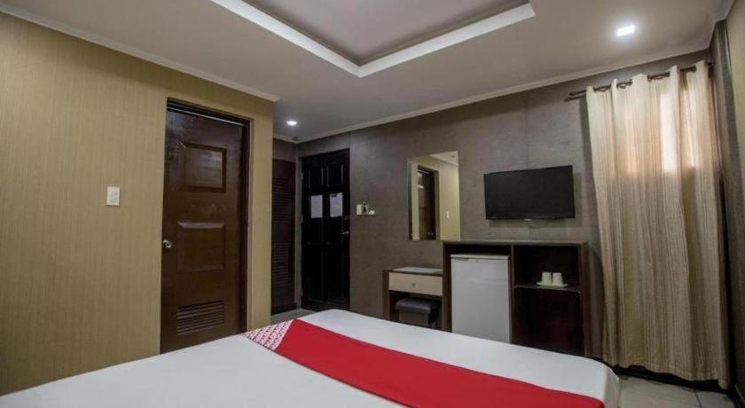 โรงแรมโอโย 700 พีเจ อินน์ อังเฮเลส ภายนอก รูปภาพ