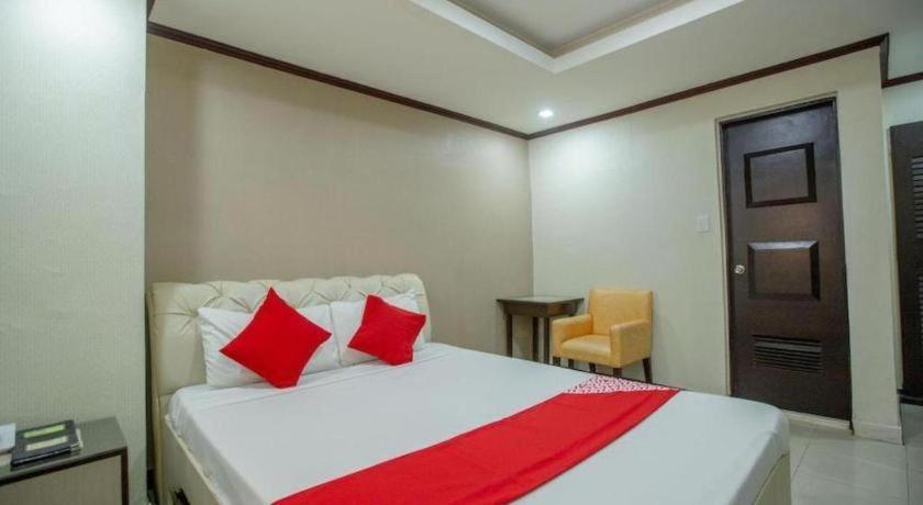 โรงแรมโอโย 700 พีเจ อินน์ อังเฮเลส ภายนอก รูปภาพ