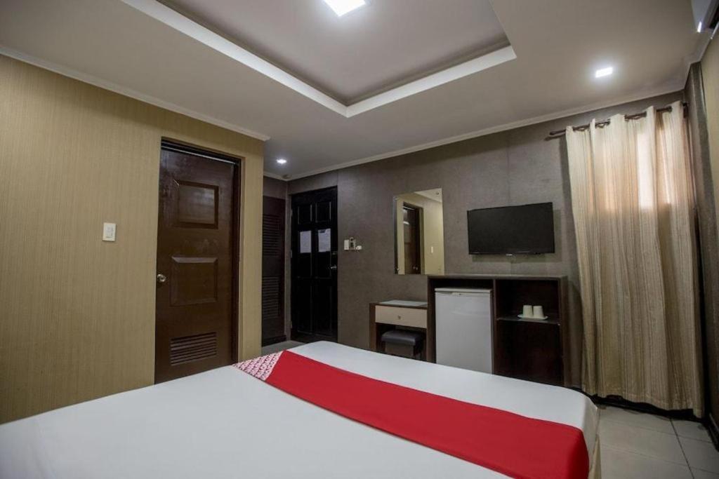 โรงแรมโอโย 700 พีเจ อินน์ อังเฮเลส ภายนอก รูปภาพ
