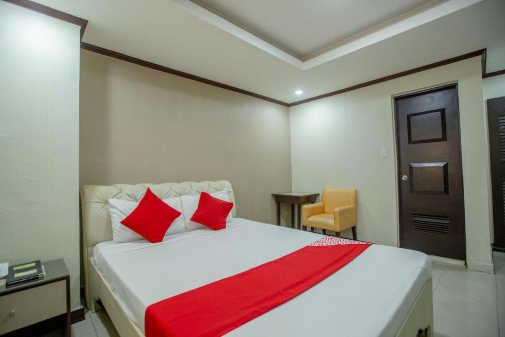 โรงแรมโอโย 700 พีเจ อินน์ อังเฮเลส ภายนอก รูปภาพ